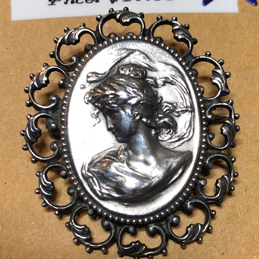 Vintage sterling cameo design pin
